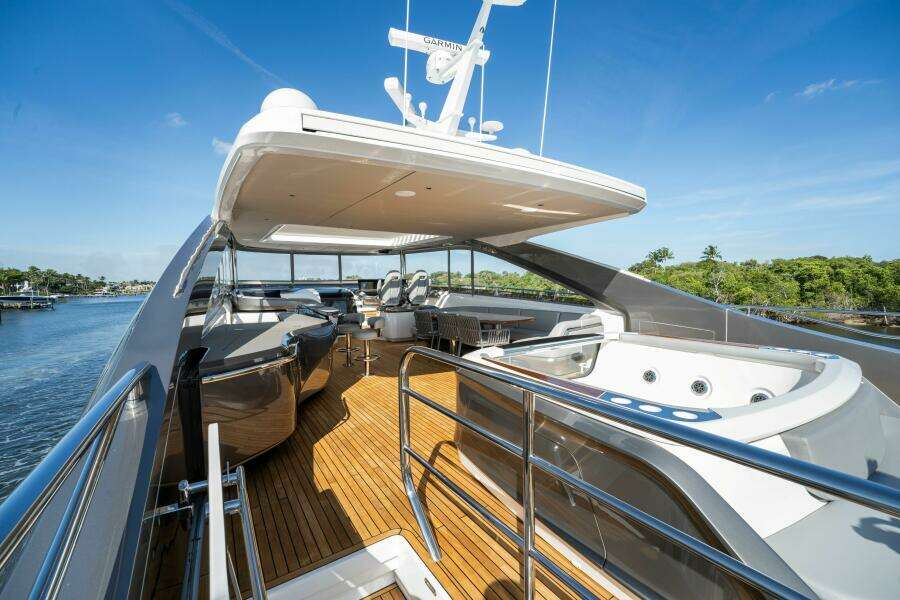 Princess Y95 JUST  PERFECT -Fly Bridge