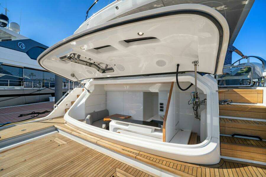 Princess Y95 JUST  PERFECT - Exterior Stern