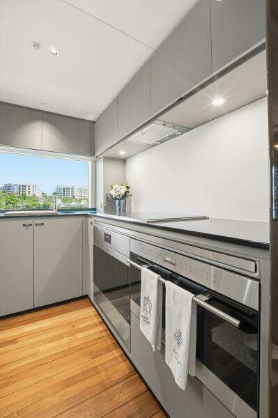 Princess Y95 JUST  PERFECT - Galley