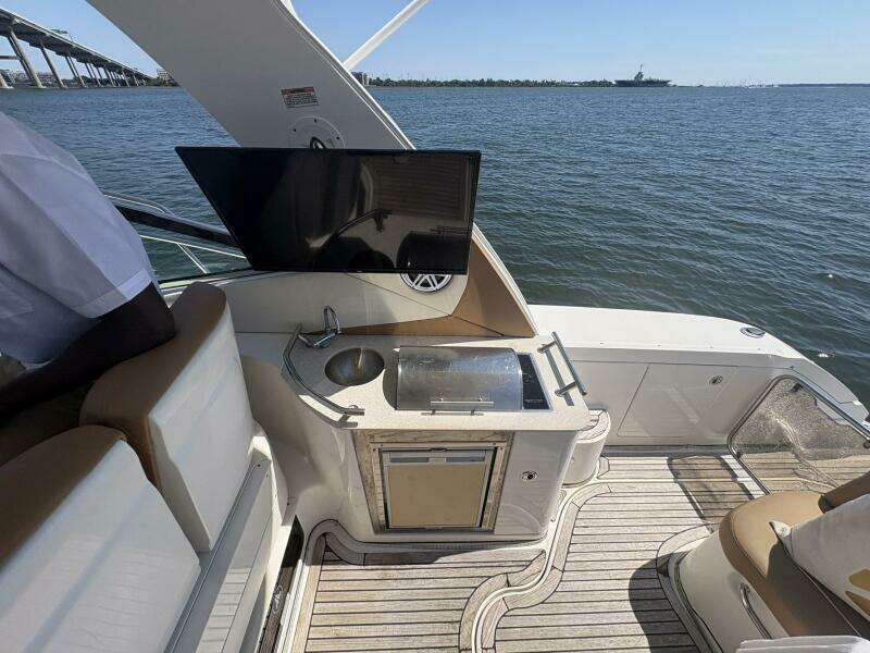 100MILL 35ft Sea Ray Yacht For Sale