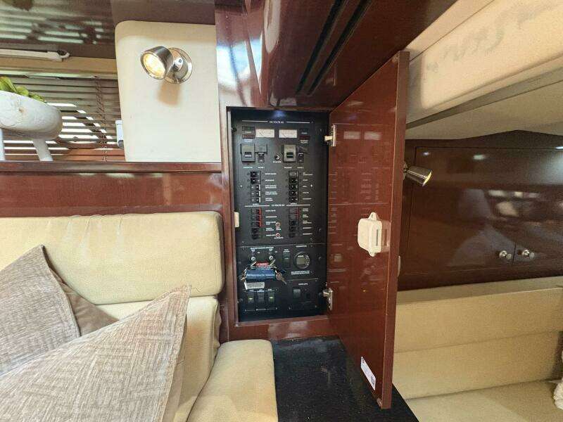 100MILL 35ft Sea Ray Yacht For Sale