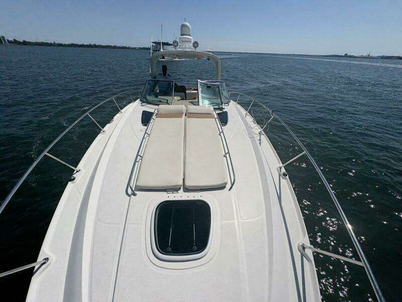 100MILL 35ft Sea Ray Yacht For Sale