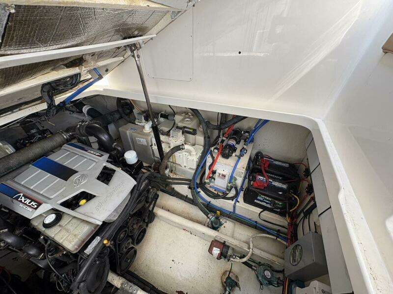 100MILL 35ft Sea Ray Yacht For Sale