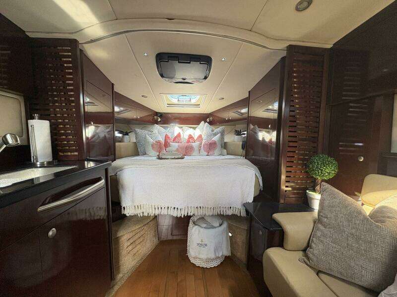 100MILL 35ft Sea Ray Yacht For Sale