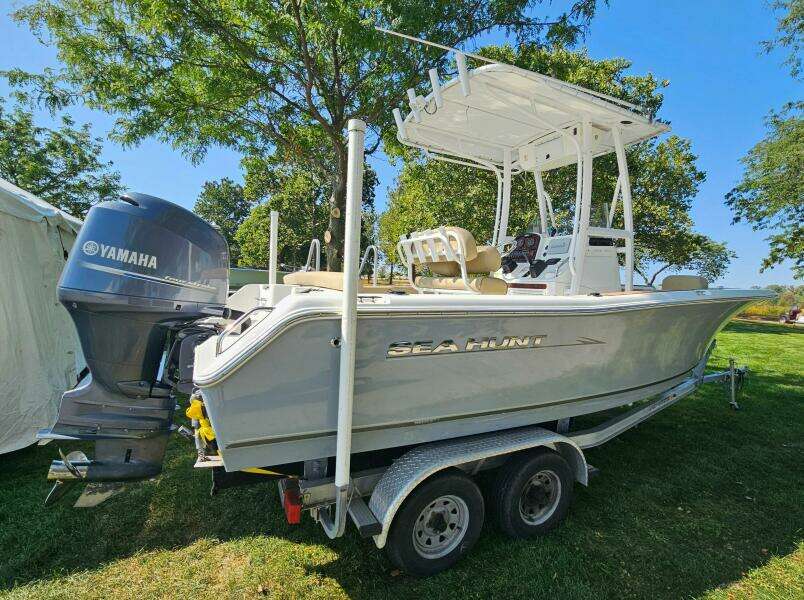 21ft Sea Hunt Yacht For Sale