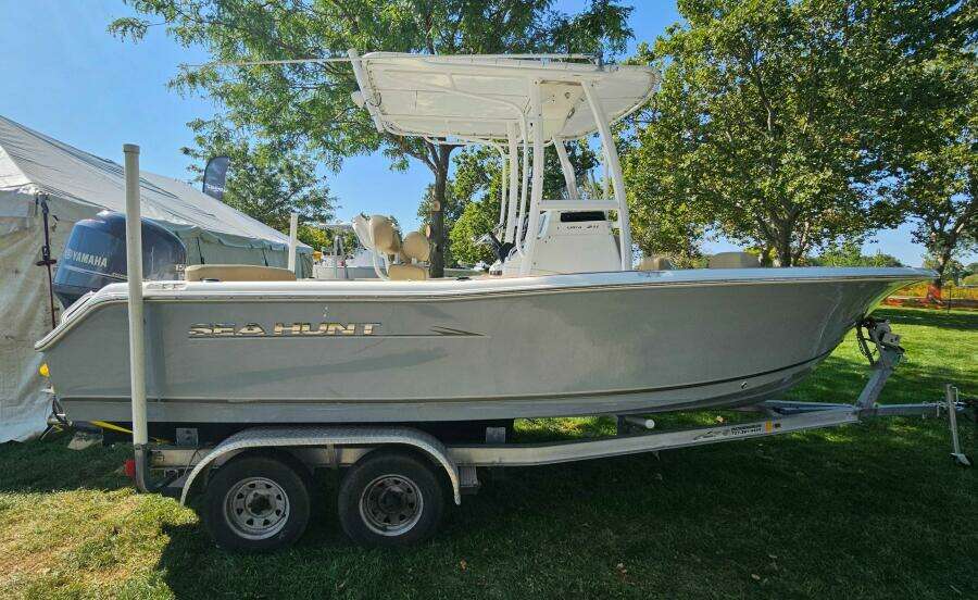 21ft Sea Hunt Yacht For Sale