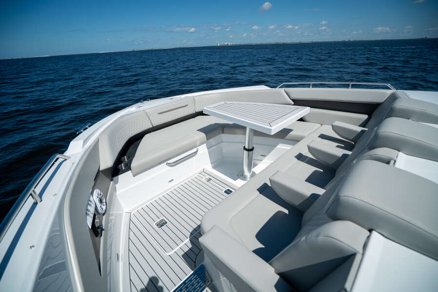 50ft Cruisers Yachts Yacht For Sale