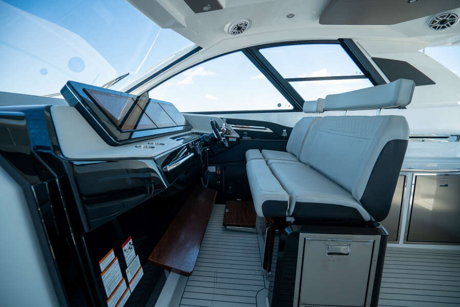 50ft Cruisers Yachts Yacht For Sale
