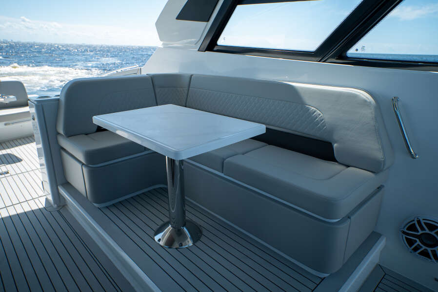 50ft Cruisers Yachts Yacht For Sale