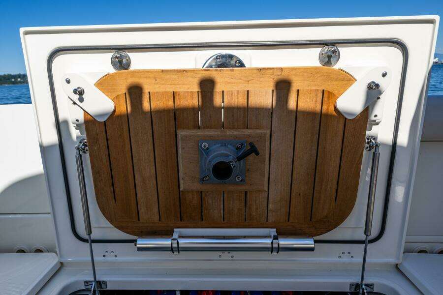 33ft Boston Whaler Yacht For Sale