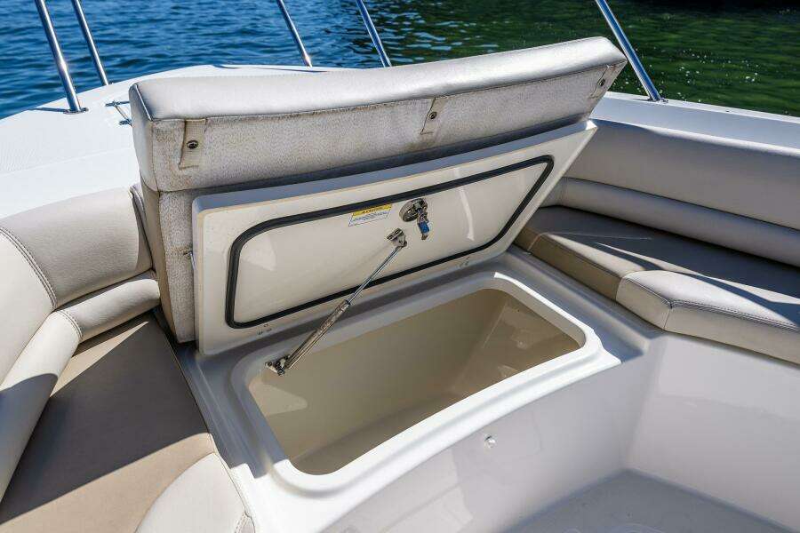 33ft Boston Whaler Yacht For Sale