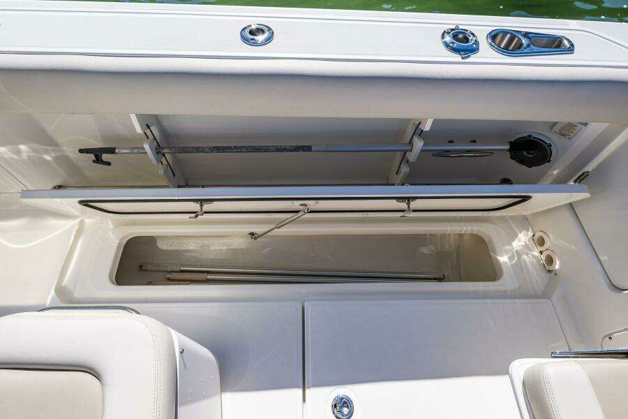 33ft Boston Whaler Yacht For Sale