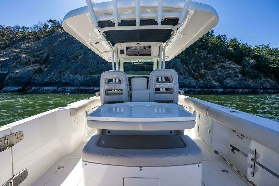 33ft Boston Whaler Yacht For Sale