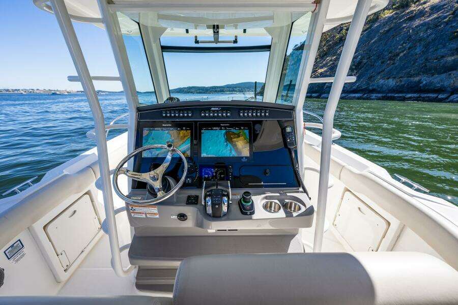 33ft Boston Whaler Yacht For Sale
