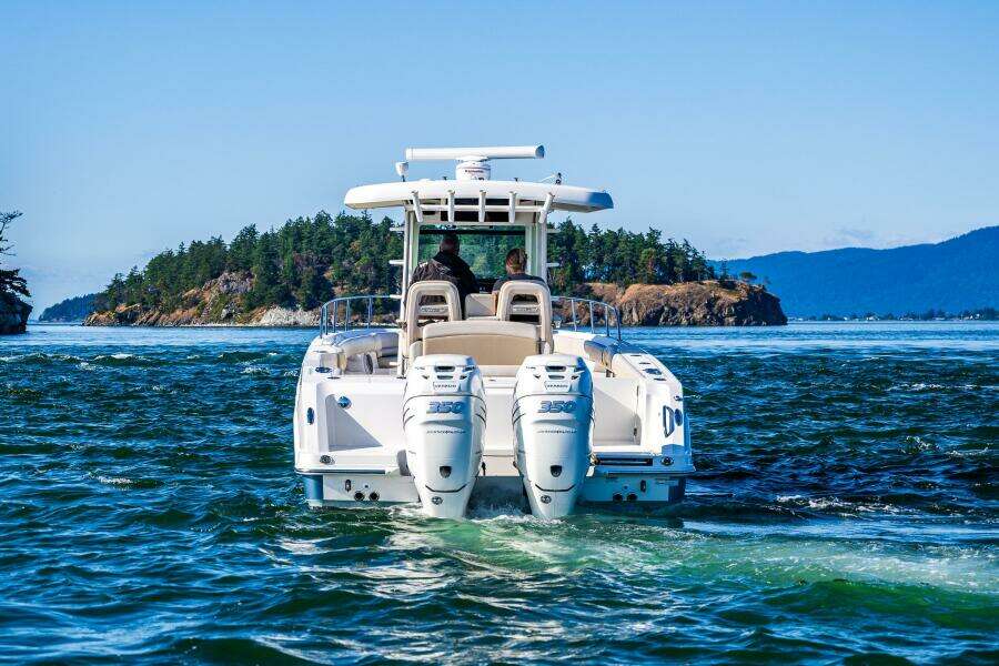 33ft Boston Whaler Yacht For Sale