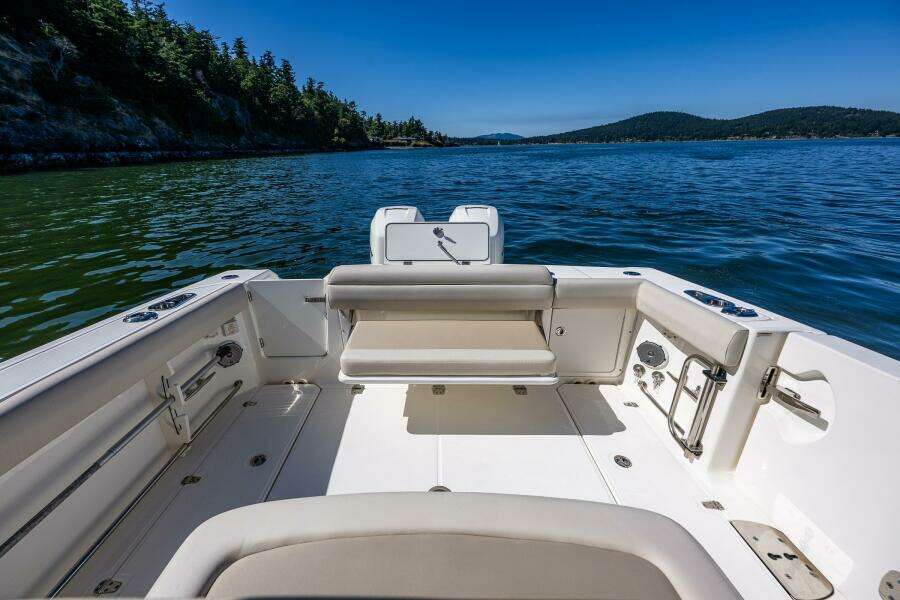 33ft Boston Whaler Yacht For Sale