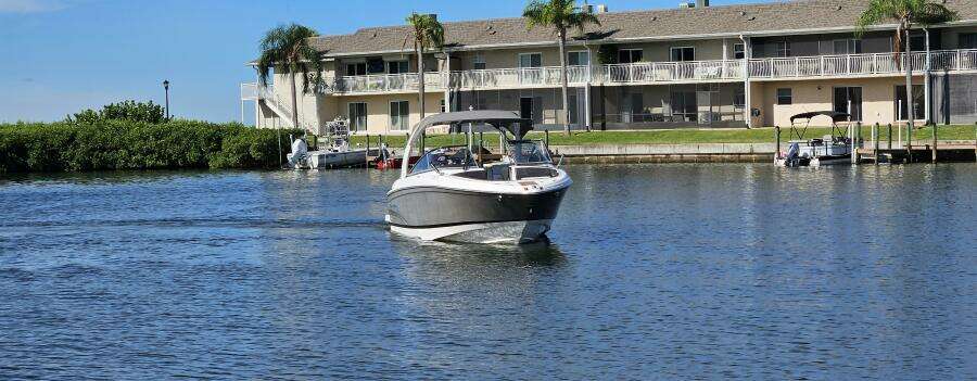 27ft Regal Yacht For Sale