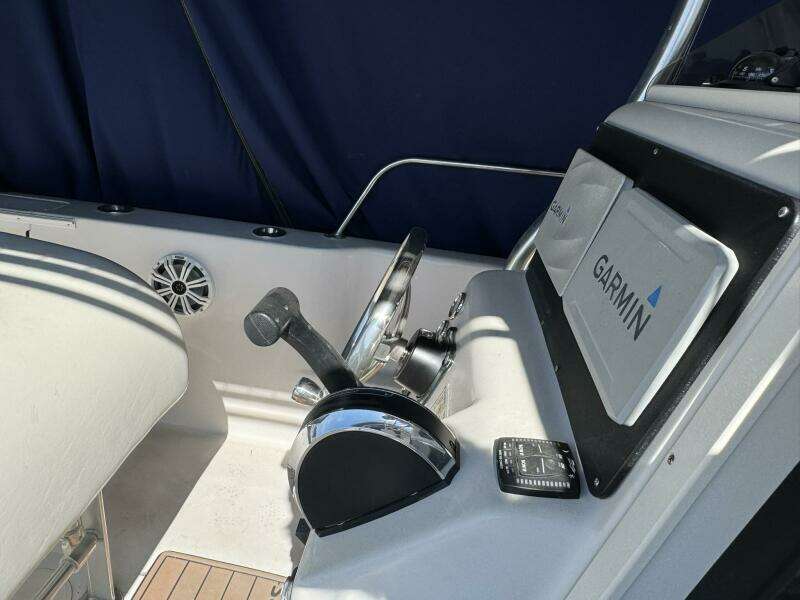 24ft Pro Line Yacht For Sale
