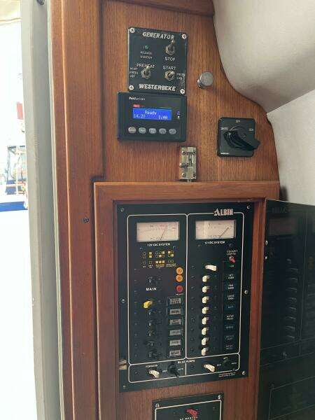 On the Loos 32ft Albin Yacht For Sale