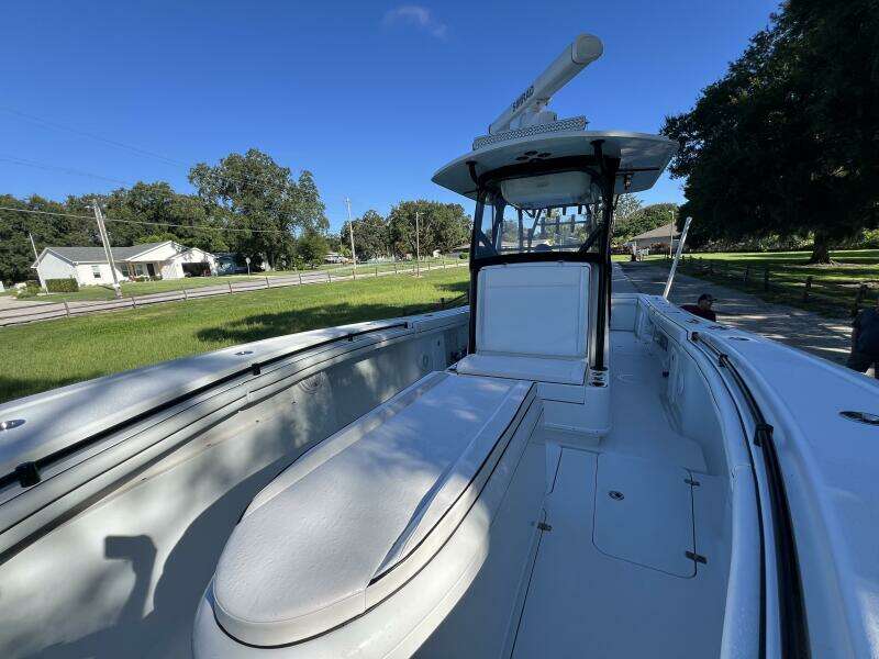 2017 Yellowfin 32 Center Console - Bow