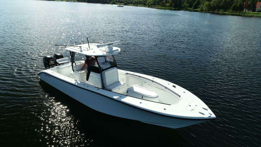 2017 Yellowfin 32 Center Console - Profile