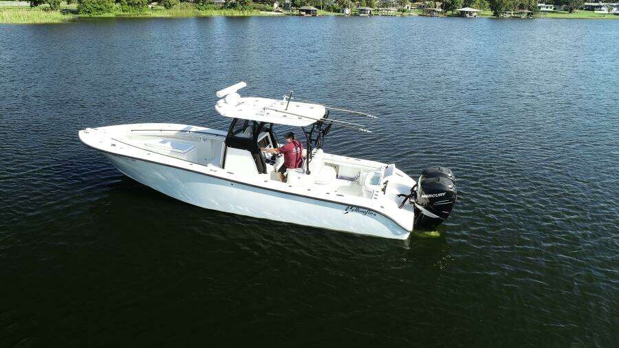 2017 Yellowfin 32 Center Console - Profile