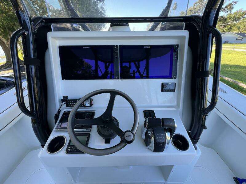 2017 Yellowfin 32 Center Console - Helm