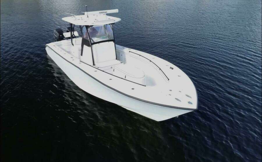 2017 Yellowfin 32 Center Console - Profile
