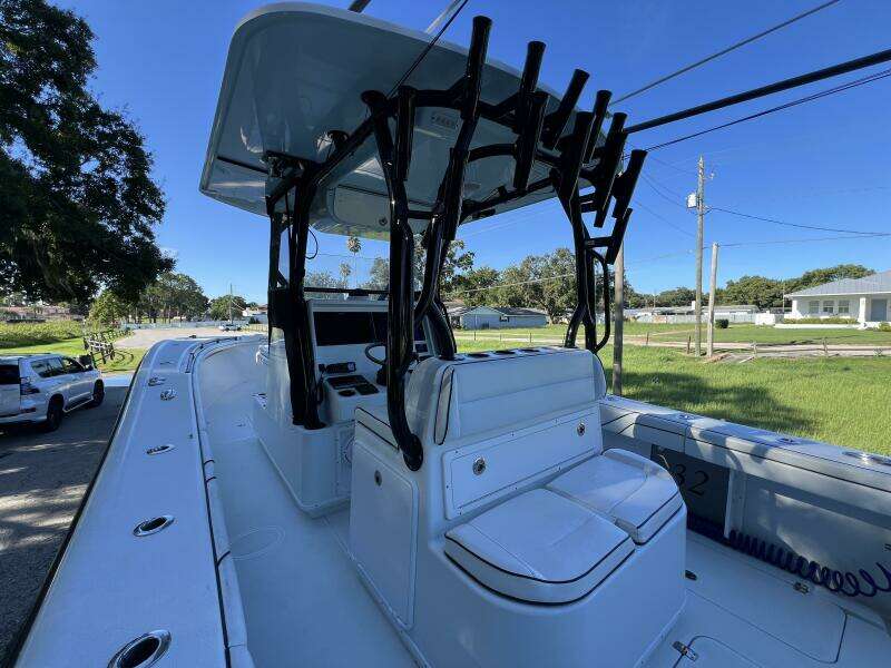 2017 Yellowfin 32 Center Console - Cockpit Seating