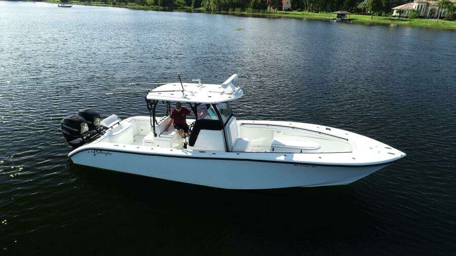2017 Yellowfin 32 Center Console - Profile