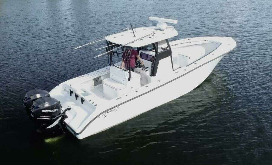 2017 Yellowfin 32 Center Console - Profile