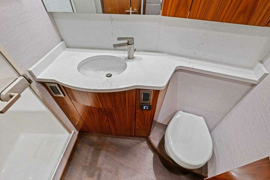 2025 Viking 58 Convertible 