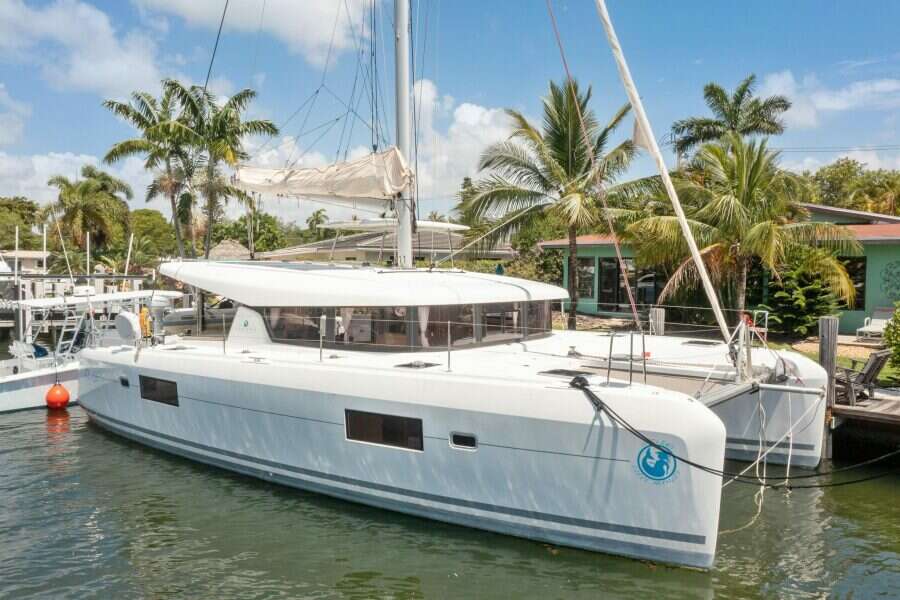 2017-lagoon-42-sail-9886474-20250729062858622-1.jpg