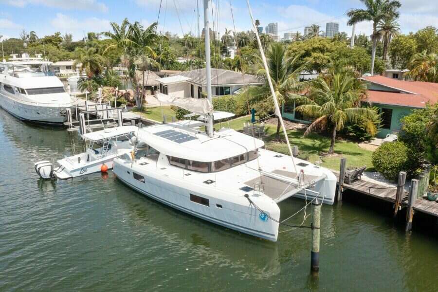 2017-lagoon-42-sail-9886474-20250729062856768-1.jpg