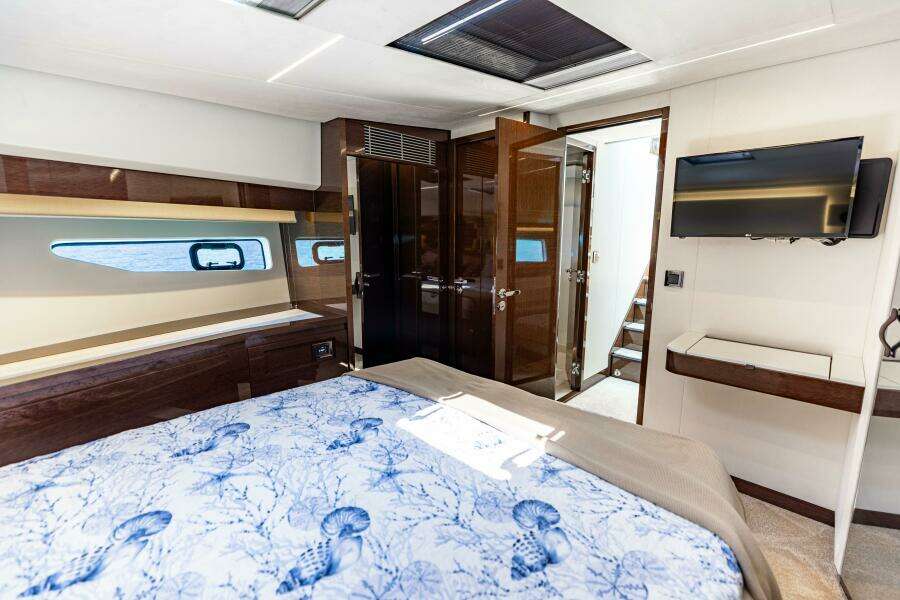2019 Prestige 590 Fly 'New Heart' - VIP Guest Stateroom