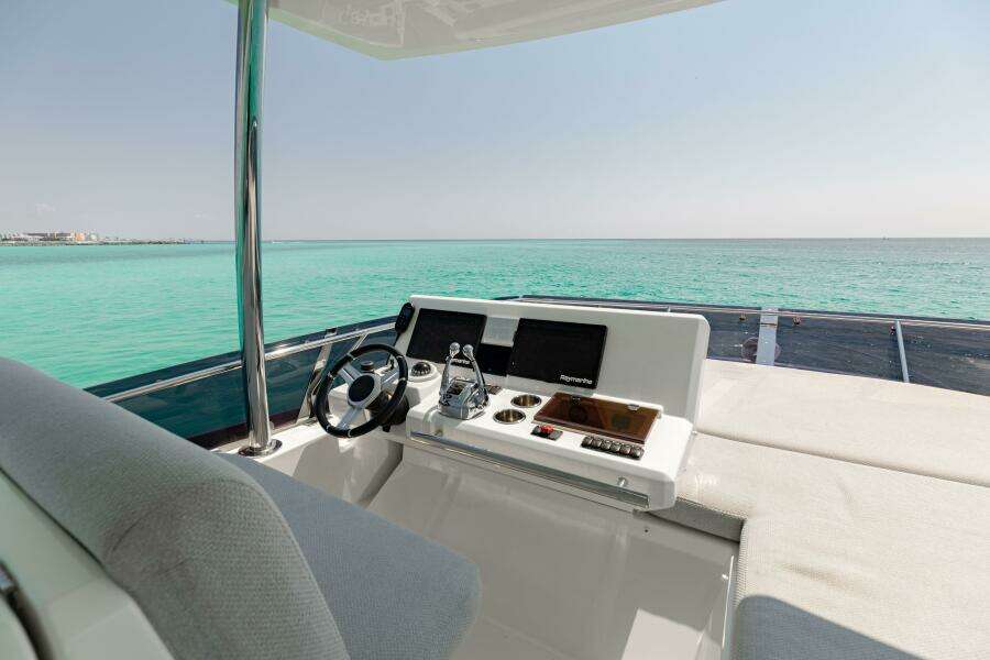 2019 Prestige 590 Fly 'New Heart' - Flybridge Helm