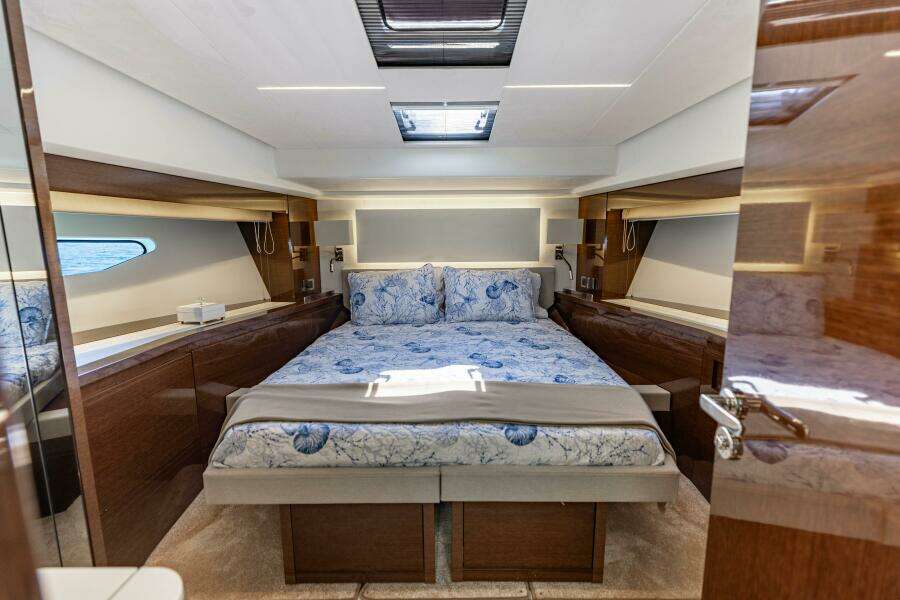 2019 Prestige 590 Fly 'New Heart' - VIP Guest Stateroom