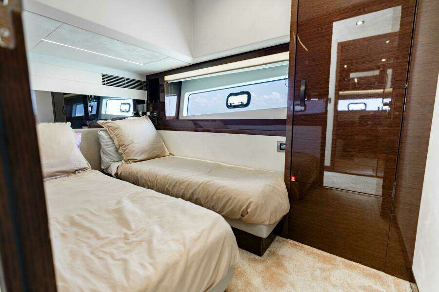 2019 Prestige 590 Fly 'New Heart' - Guest Stateroom