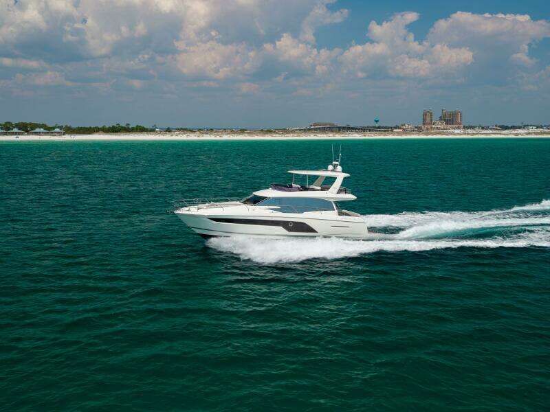 2019 Prestige 590 Fly 'New Heart' - Profile Port