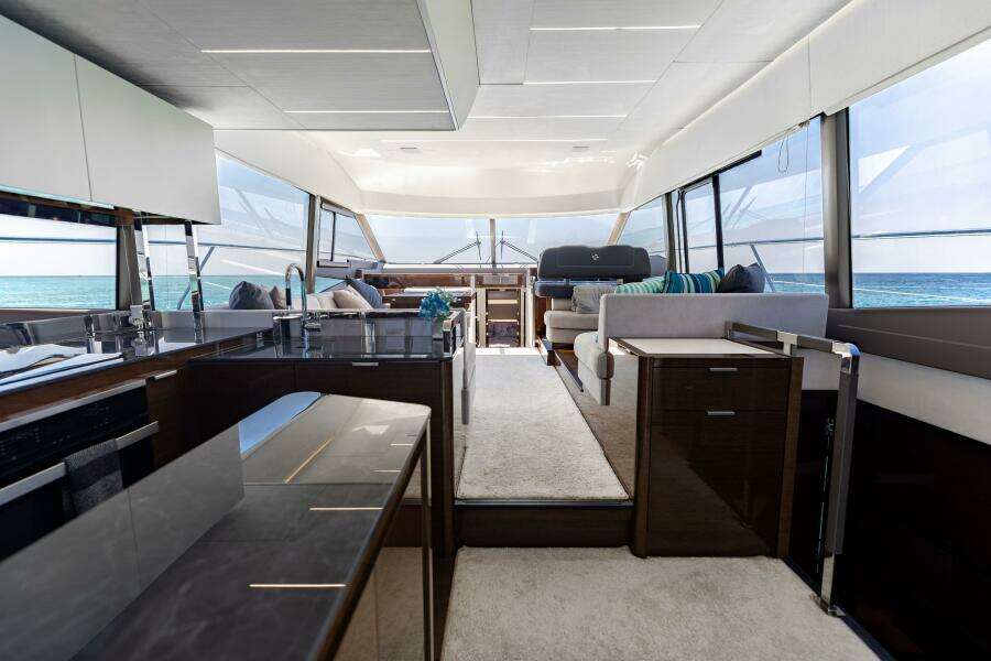 2019 Prestige 590 Fly 'New Heart' - Galley 