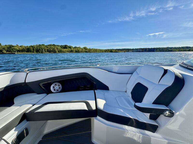 30ft Monterey Yacht For Sale