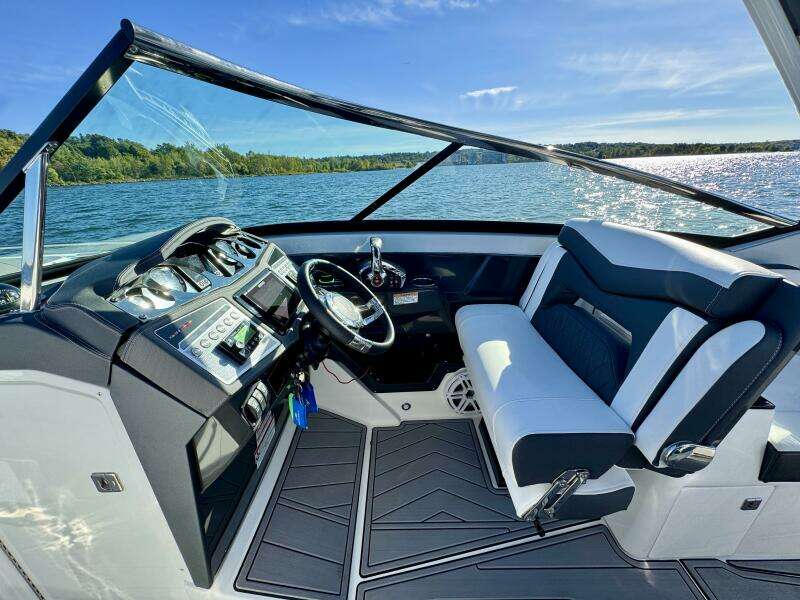30ft Monterey Yacht For Sale