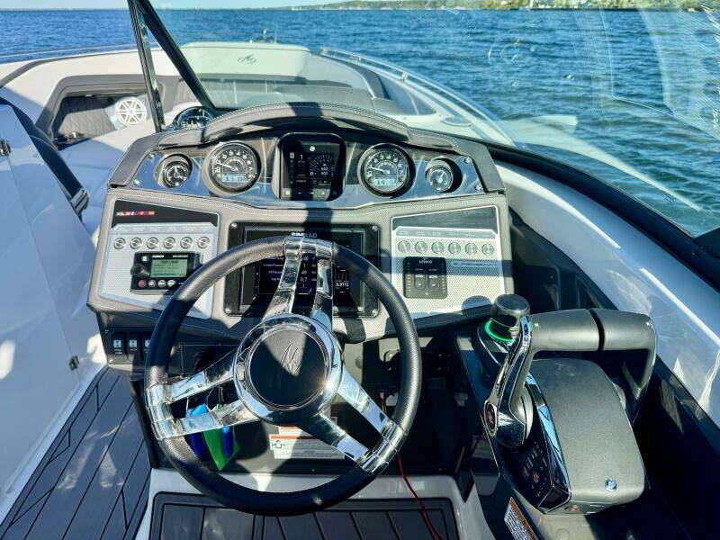 30ft Monterey Yacht For Sale