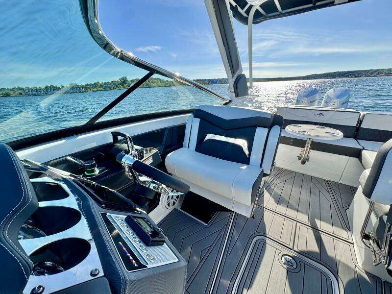 30ft Monterey Yacht For Sale