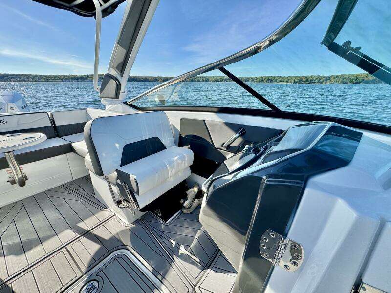 30ft Monterey Yacht For Sale
