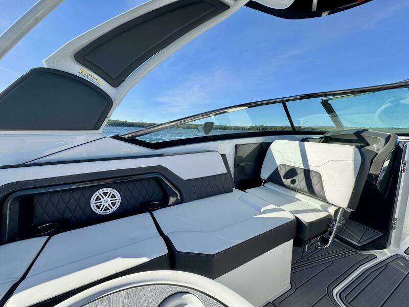 30ft Monterey Yacht For Sale