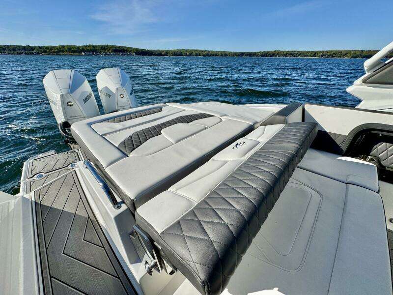 30ft Monterey Yacht For Sale