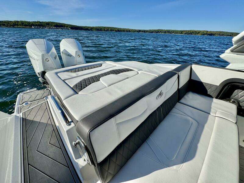 30ft Monterey Yacht For Sale
