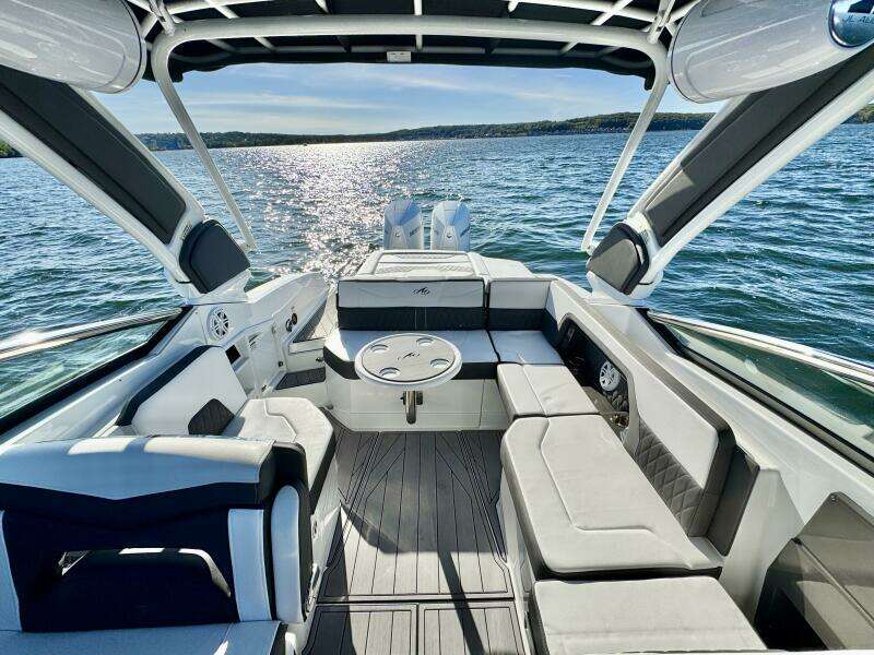 30ft Monterey Yacht For Sale