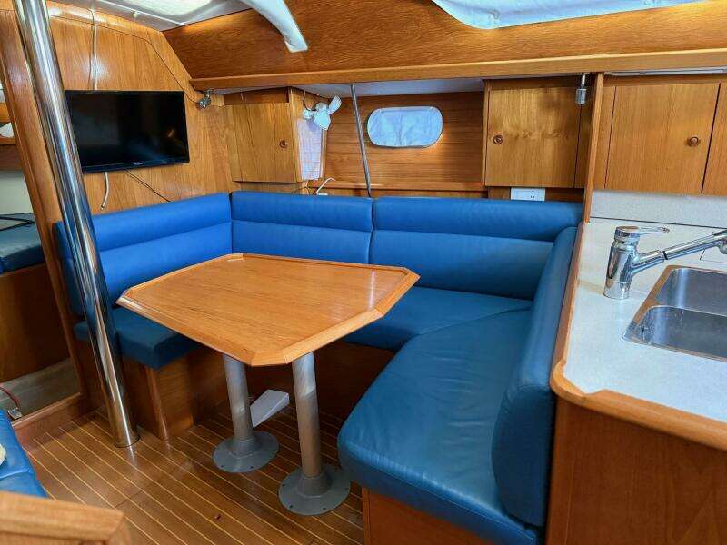 salon stbd side salon stbd side